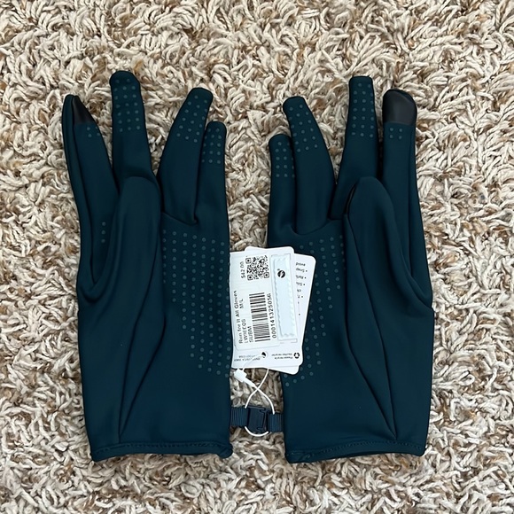 Lululemon Women's Run for It All Gloves
Tech NWT Size M/L - Picture 3 of 12